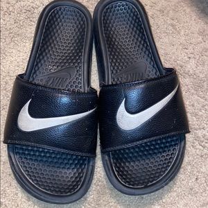Black nike sandels